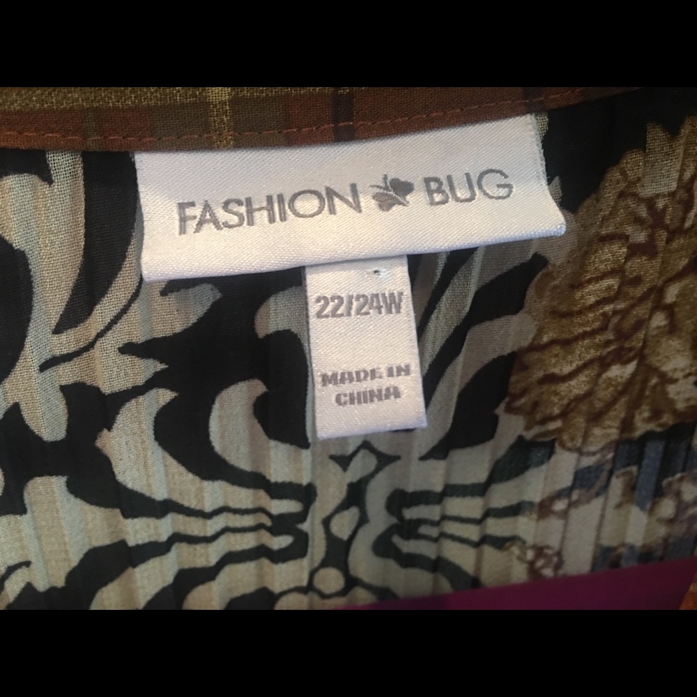 🔥🔥FASHION BUG pleated blouse (22/24W) 🔥🔥 - Picture 3 of 6